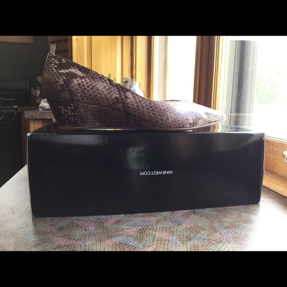Nine West Snake Skin Wedges - Picture 6 of 7